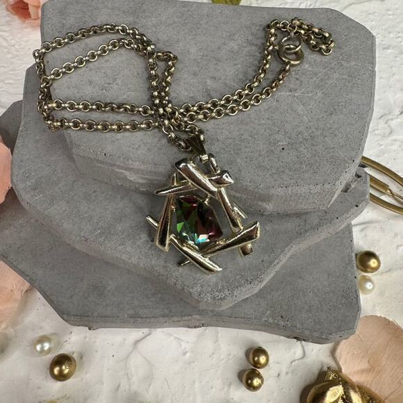 Sarah Coventry Watermelon Crystal Pendant Necklace Gold Tone Vintage Asian Motif - Picture 5 of 7